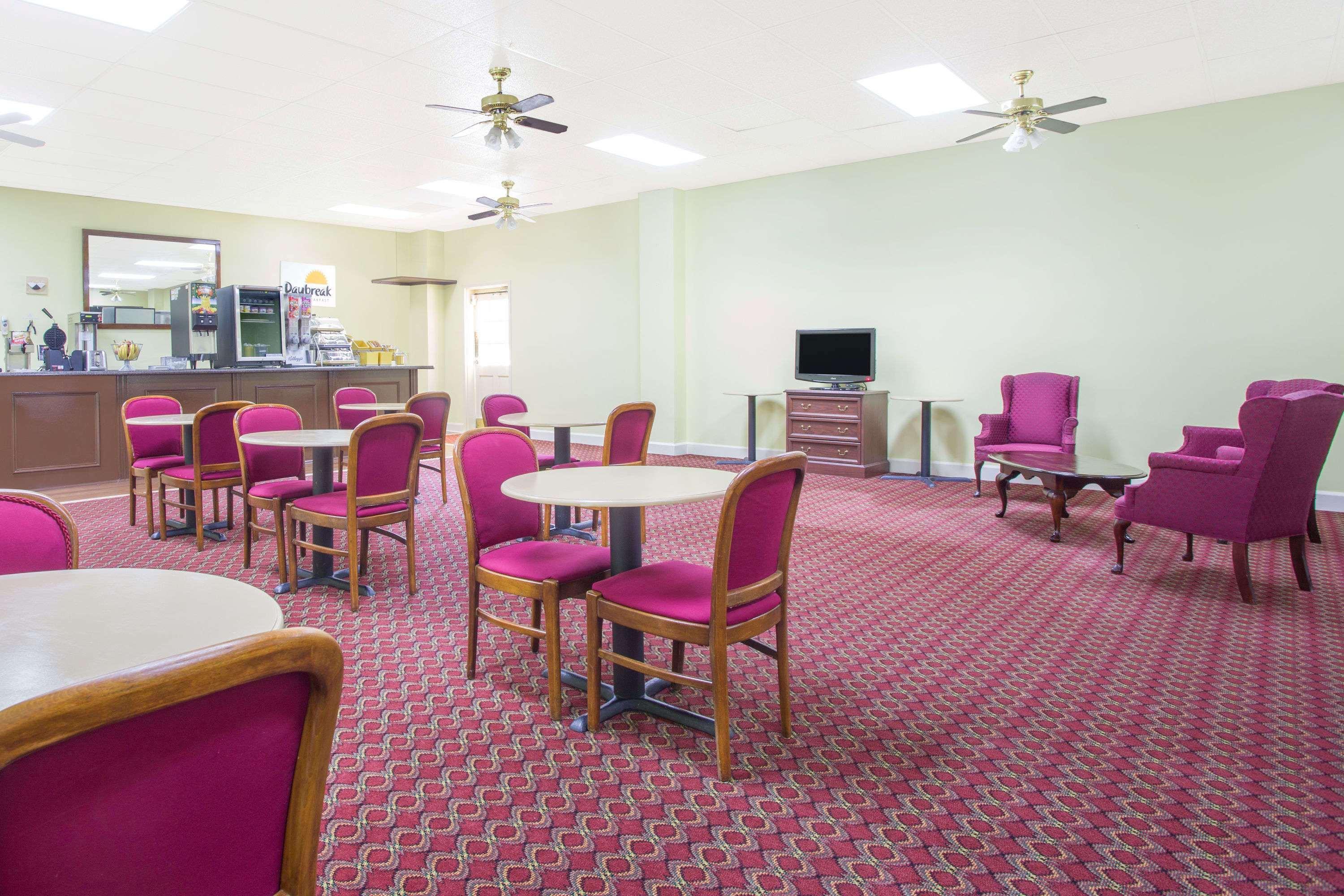Days Inn Milledgeville Bagian luar foto