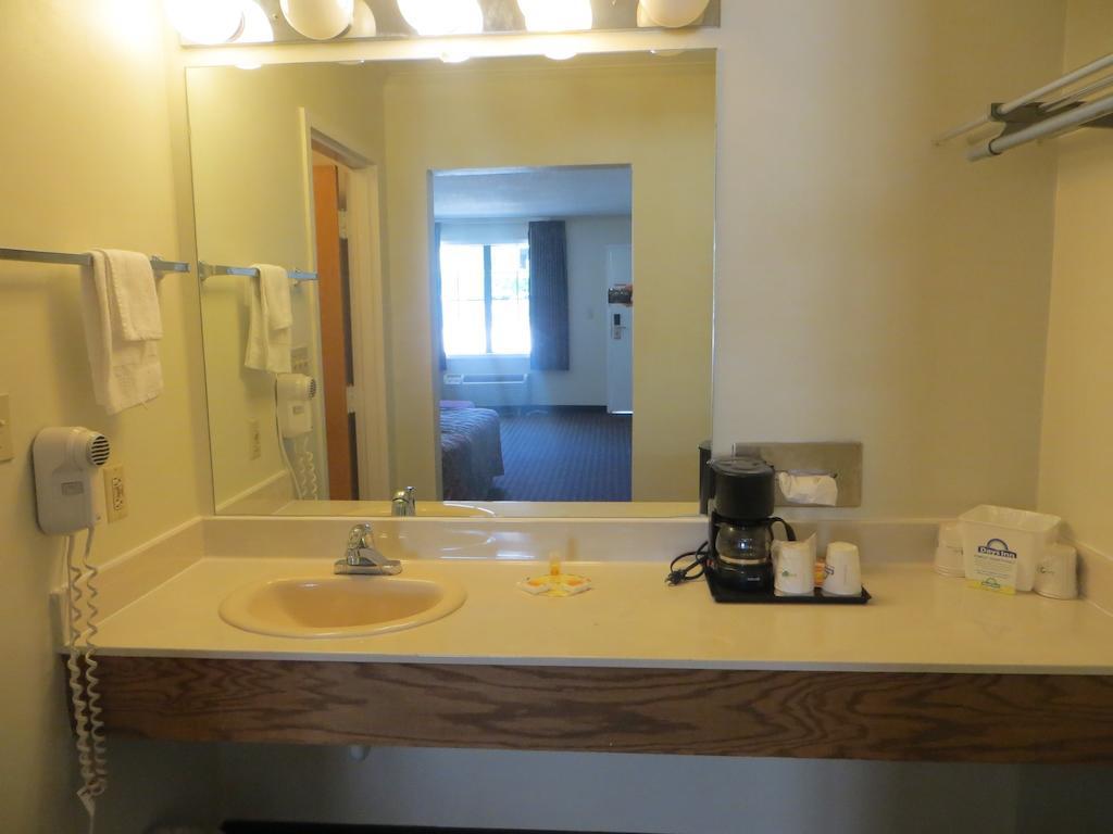 Days Inn Milledgeville Bagian luar foto