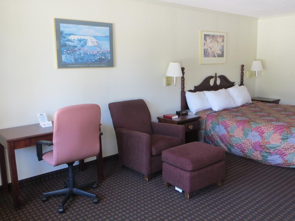 Days Inn Milledgeville Bagian luar foto